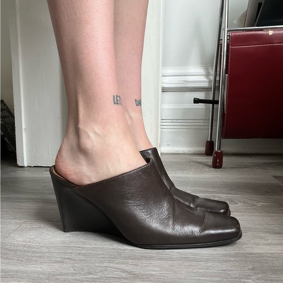 Leather platform mule. - Picture 2 of 7